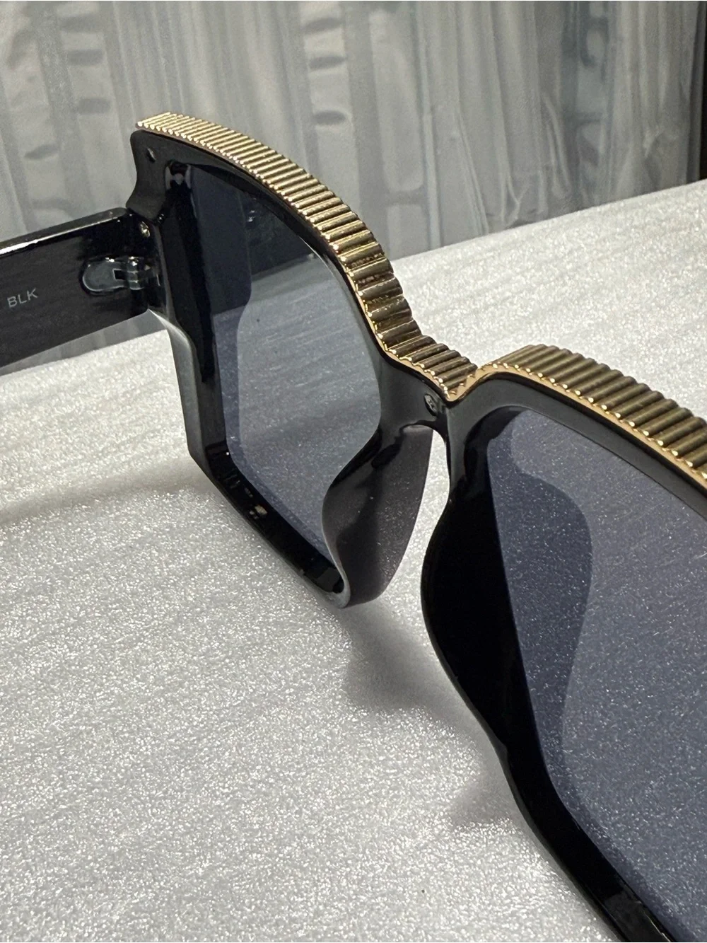 NWT True Religion Gold Trim Square Sunglasses Black SR1025-Unisex